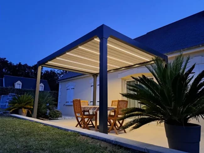 Pergola bioclimatique en aluminium Menea 4x3 motorisée grise - Image 1